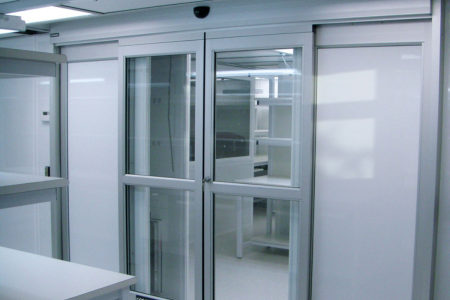 Automatic sliding door